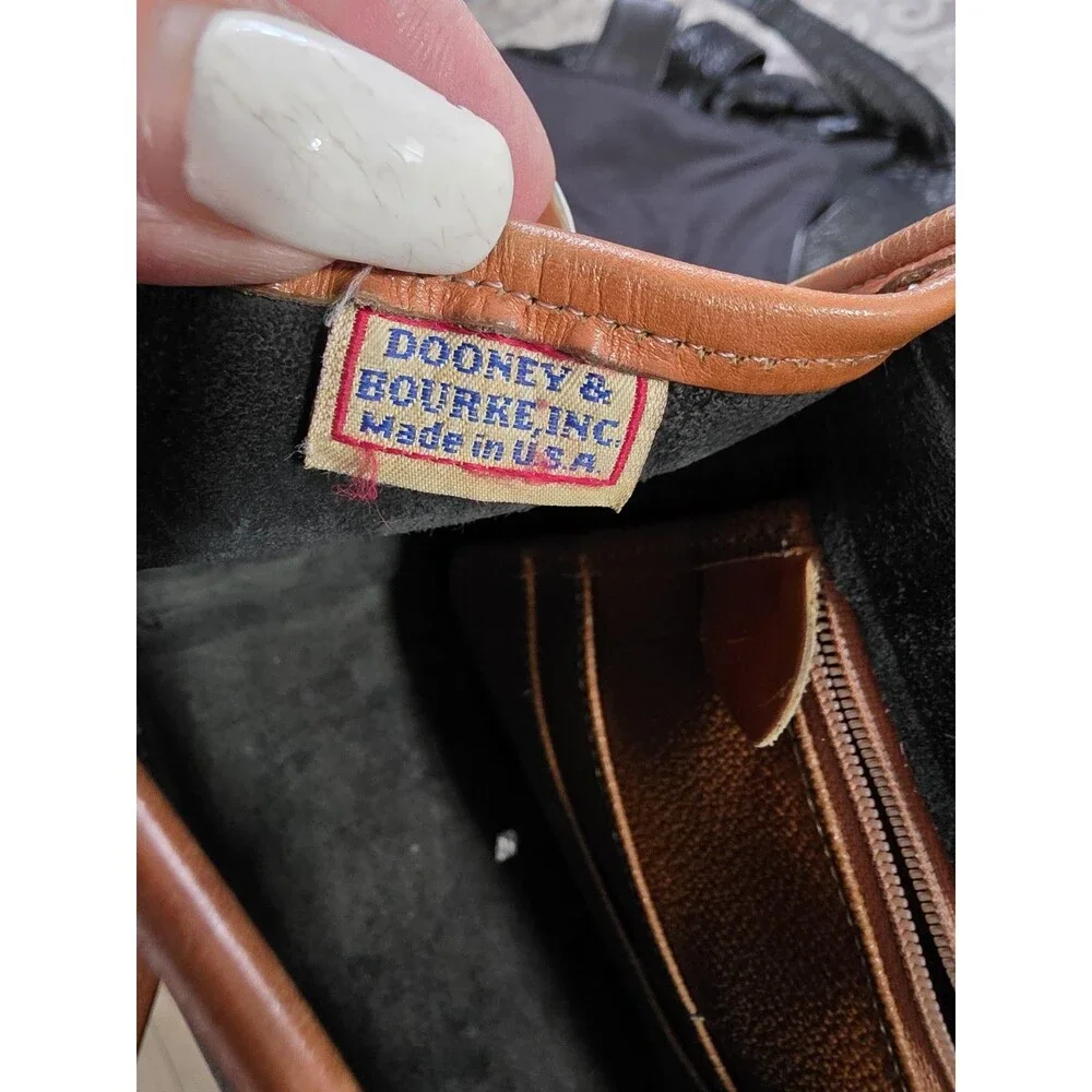 Very Vintage Dooney & Bourke All Weather Leather Crossbody ShoulderBag GuC